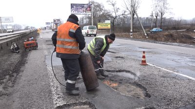 Сніг зійшов з асфальтом: як у Харкові ремонтують кільцеву дорогу Сніг зійшов з асфальтом: як у Харкові ремонтують кільцеву дорогу