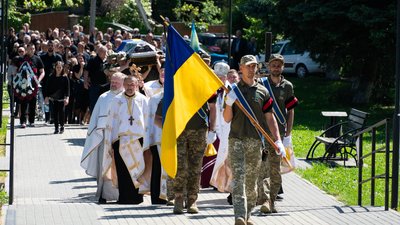 На початку вторгнення добровольцем вступив до ТрО: в Ужгороді попрощалися з полеглим захисником Іваном Бенцою На початку вторгнення добровольцем вступив до ТрО: в Ужгороді попрощалися з полеглим захисником Іваном Бенцою