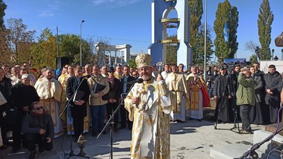 У Вінниці відкрили перший у світі пам'ятник Любомиру Гузару У Вінниці відкрили перший у світі пам'ятник Любомиру Гузару