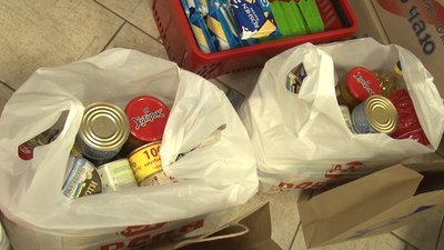 Пакунки із продуктами для самотніх та малозабезпечених складали в Ужгороді
