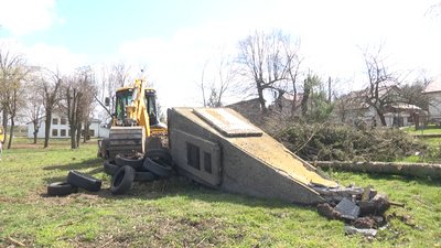 На Львівщині демонтували ще два радянські пам'ятники На Львівщині демонтували ще два радянські пам'ятники