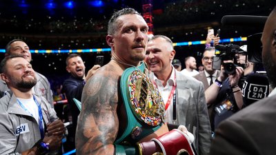 Олександр Усик з поясом WBC, який захищатиме від Ріко Верхувена