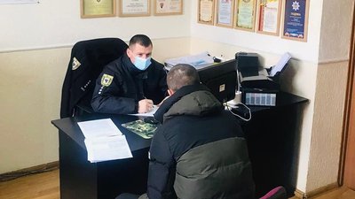 На Косівщині чоловік з ножем накинувся на своїх батьків та підпалив їхній будинок — поліція На Косівщині чоловік з ножем накинувся на своїх батьків та підпалив їхній будинок — поліція