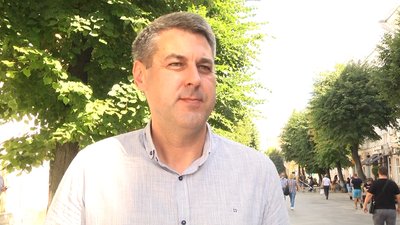 Стихійна торгівля у Житомирі – міська рада поки дозволяє торгувати на вулицях, але не в центрі міста Стихійна торгівля у Житомирі – міська рада поки дозволяє торгувати на вулицях, але не в центрі міста