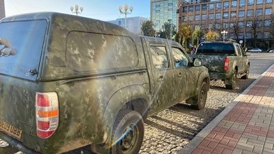 Захищатимуть Черкащину від "шахедів": чотири автомобілі для ППО передали місцеві підприємці