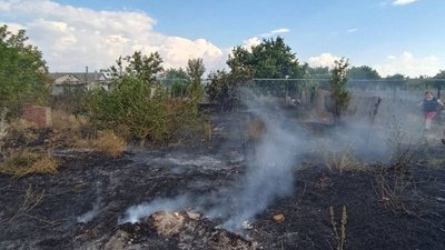 Внаслідок обстрілів на Миколаївщині сталися шість пожеж Внаслідок обстрілів на Миколаївщині сталися шість пожеж