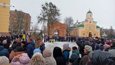 На Чернігівщині поховали солдата Євгенія Медуниця, який загинув на фронті На Чернігівщині поховали солдата Євгенія Медуниця, який загинув на фронті