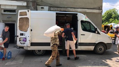Тернопільські волонтери відправили допомогу бійцям Тернопільські волонтери відправили допомогу бійцям