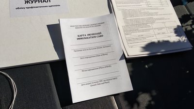 Мобільний пункт щеплення в Ужгороді: за перші три години вакцинувалися 35 людей