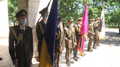 На Дніпропетровщині попрощалися із загиблим на Донбасі офіцером 93-ої бригади На Дніпропетровщині попрощалися із загиблим на Донбасі офіцером 93-ої бригади