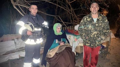 Горів будинок: на Черкащині пожежники врятували матір і сина