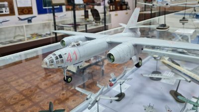 Військовий льотчик з Кропивницького виготовляє паперові моделі літаків та ракет Військовий льотчик з Кропивницького виготовляє паперові моделі літаків та ракет