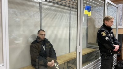 Потрійне вбивство, наїзд на пішохода та замах. У Харкові почався суд над 22-річним підозрюваним Потрійне вбивство, наїзд на пішохода та замах. У Харкові почався суд над 22-річним підозрюваним