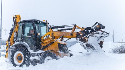 Київ переведе снігоприбиральну техніку на цілодобову роботу