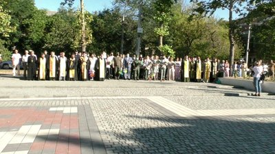У Херсоні День Незалежності розпочався з гімну та "Молебну за Україну" У Херсоні День Незалежності розпочався з гімну та "Молебну за Україну"