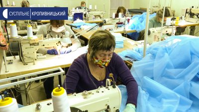 Людмила Любинська на пошиття одного халату витрачає до пів години