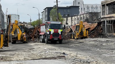 У Херсоні демонтували ринок "Кристал": як до цього ставляться підприємці та городяни У Херсоні демонтували ринок "Кристал": як до цього ставляться підприємці та городяни