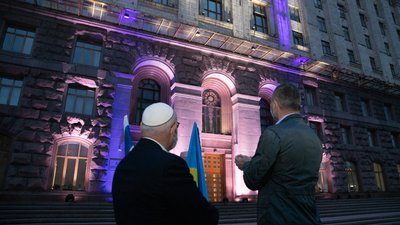 КМДА підсвітили кольорами ізраїльського прапору