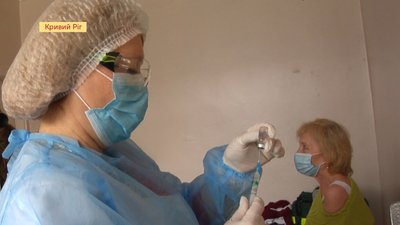 У Кривому Розі почали вакцинувати вчителів, які будуть залучені до проведення ЗНО У Кривому Розі почали вакцинувати вчителів, які будуть залучені до проведення ЗНО