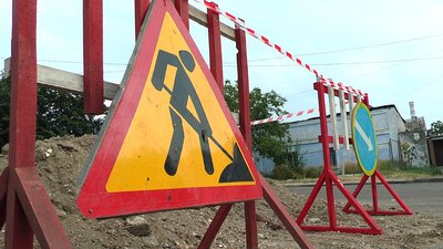 У Заводському районі Миколаєва працівники ТЕЦ ремонтують трубопровід