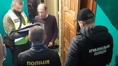 На Хмельниччині до СІЗО постачали наркотики. Поліцейські затримали організаторів
