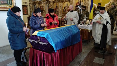 У Полтаві прощаються із військовим Олексієм Осауленком У Полтаві прощаються із військовим Олексієм Осауленком