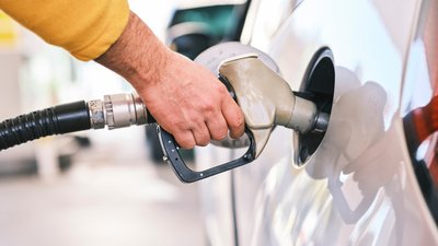 Понад 300 об’єктів: в Україні арештували мережу АЗС, пов’язану з Росією