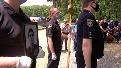 На Дніпропетровщині попрощалися з поліцейським — Дарвіном Потуданським На Дніпропетровщині попрощалися з поліцейським — Дарвіном Потуданським