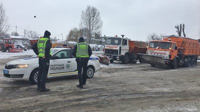 Негода в Луцьку: комунальники та спецтехніка працюють безперервно