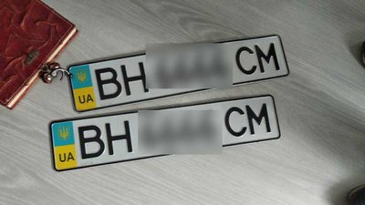 Двох чоловіків затримали під час викрадення автівки Lexus у центрі Одеси