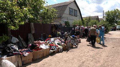 Одяг, білизна, меблі – жителька Чернігова роздає речі тим, хто втратив житло через війну Одяг, білизна, меблі – жителька Чернігова роздає речі тим, хто втратив житло через війну