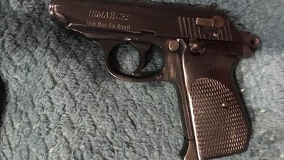 Під час обшуків у членів організації вилучили зброю, вибухівку та наркотики