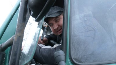 Як живе село на Франківщині з дорогою, яку ремонтували ще у 90-х, і коли її полагодять Як живе село на Франківщині з дорогою, яку ремонтували ще у 90-х, і коли її полагодять
