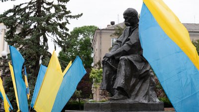 Шевченко, пам'ятник