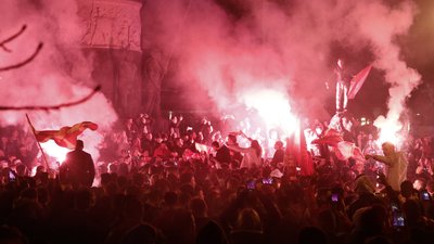 Піротехніка, шалена підтримка фанів. Як Північна Македонія відсвяткувала перемогу над Італією