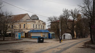 Херсон, вулиця, середмістя, зупинка громадського траснпорту