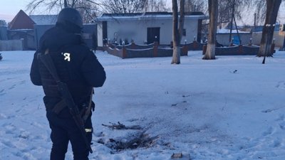 Поліцейський на місці удару дроном РФ на Харківщині