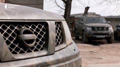 Одеські волонтери переробляють європейські машини для ЗСУ Одеські волонтери переробляють європейські машини для ЗСУ