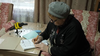 Щоденник жительки Маріуполя. Переселенка описала 162 дні повномасштабного вторгнення Щоденник жительки Маріуполя. Переселенка описала 162 дні повномасштабного вторгнення