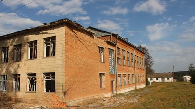 В Угроїдах поховали 13-річну дівчину, яка загинула через російський обстріл В Угроїдах поховали 13-річну дівчину, яка загинула через російський обстріл