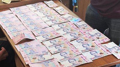 На Дніпропетровщині затримали чоловіка, який пропонував хабар поліцейському