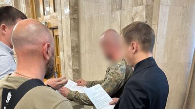У Києві на військкома склали протокол про адмінпорушення через працевлаштування родича
