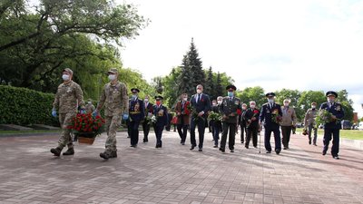 У Полтаві вшанували загиблих у Другій світовій У Полтаві вшанували загиблих у Другій світовій