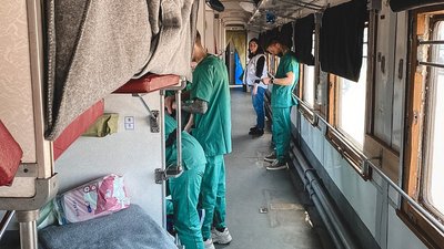 Медичний евакуаційний потяг “Лікарів без кордонів” виконав свій перший рейс в Україні Медичний евакуаційний потяг “Лікарів без кордонів” виконав свій перший рейс в Україні
