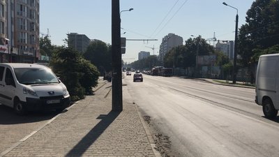 У Франківську демонтовують незаконні білборди У Франківську демонтовують незаконні білборди