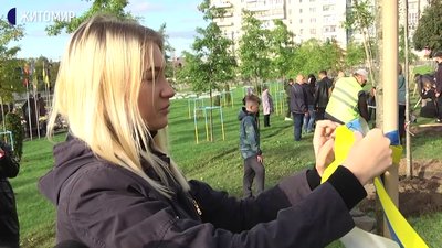 У Житомирі на військовому кладовищі висадили 28 дубів в пам'ять про загиблих військових У Житомирі на військовому кладовищі висадили 28 дубів в пам'ять про загиблих військових