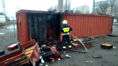 У Дніпрі вогнеборці ліквідували пожежу на території ринку
