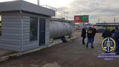 В Івано-Франківську закрили нелегальну АЗС