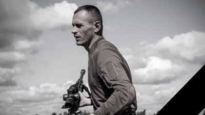 У Хмельницькому попрощаються із загиблим бійцем