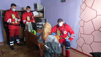 Стрес та відсутність ліків: черкаські медики розповіли, як працюють на деокупованій Херсонщині